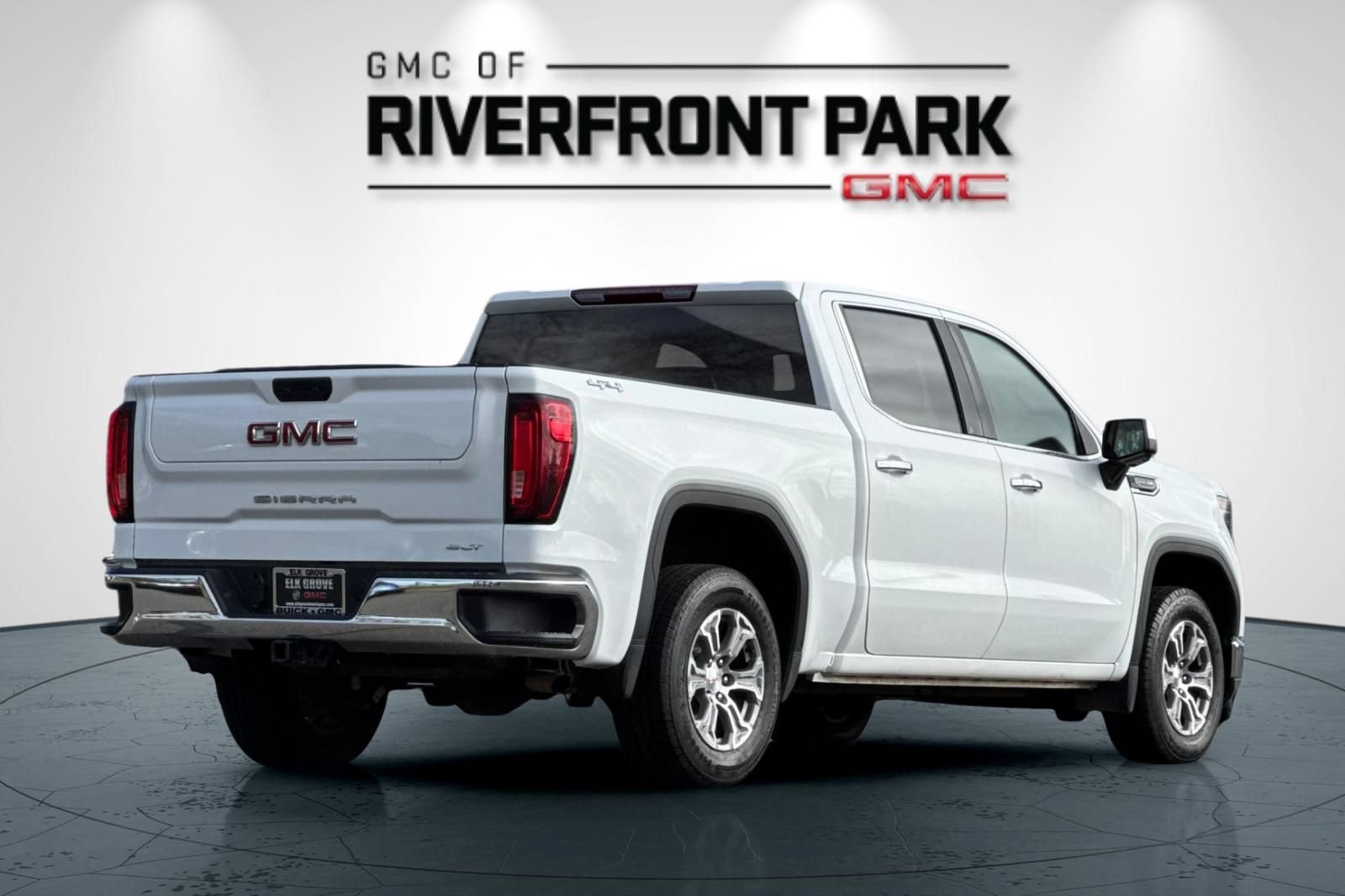 Used 2024 GMC Sierra 1500 SLT AWD/4WD image 3