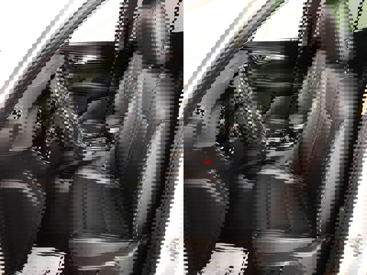 Used 2023 Buick Envision Essence image 13