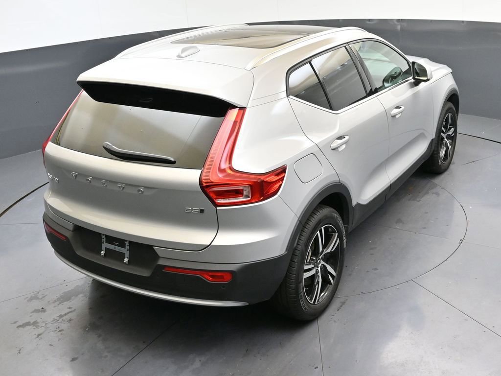 Certified 2025 Volvo XC40 B5 Core image 40