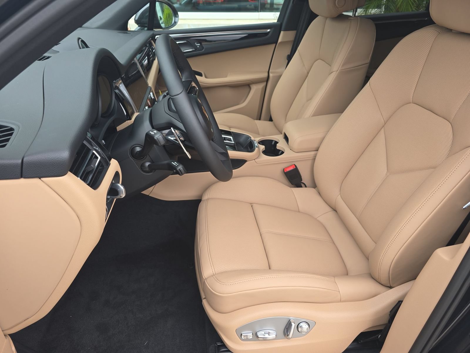 New 2026 Porsche Macan AWD/4WD image 5