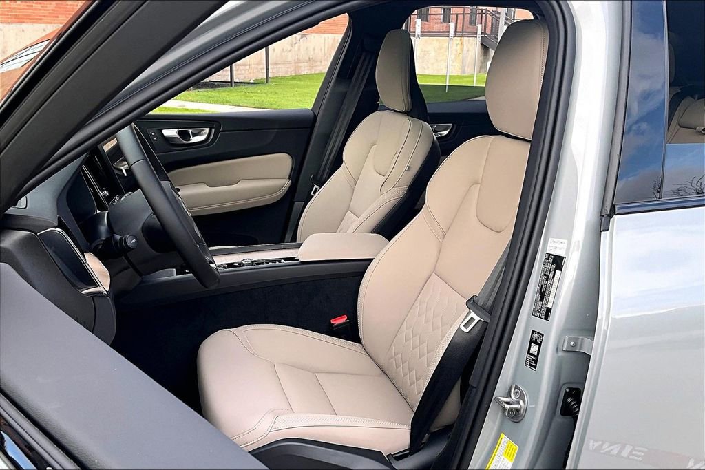 New 2026 Volvo XC60 B5 Plus AWD/4WD image 37