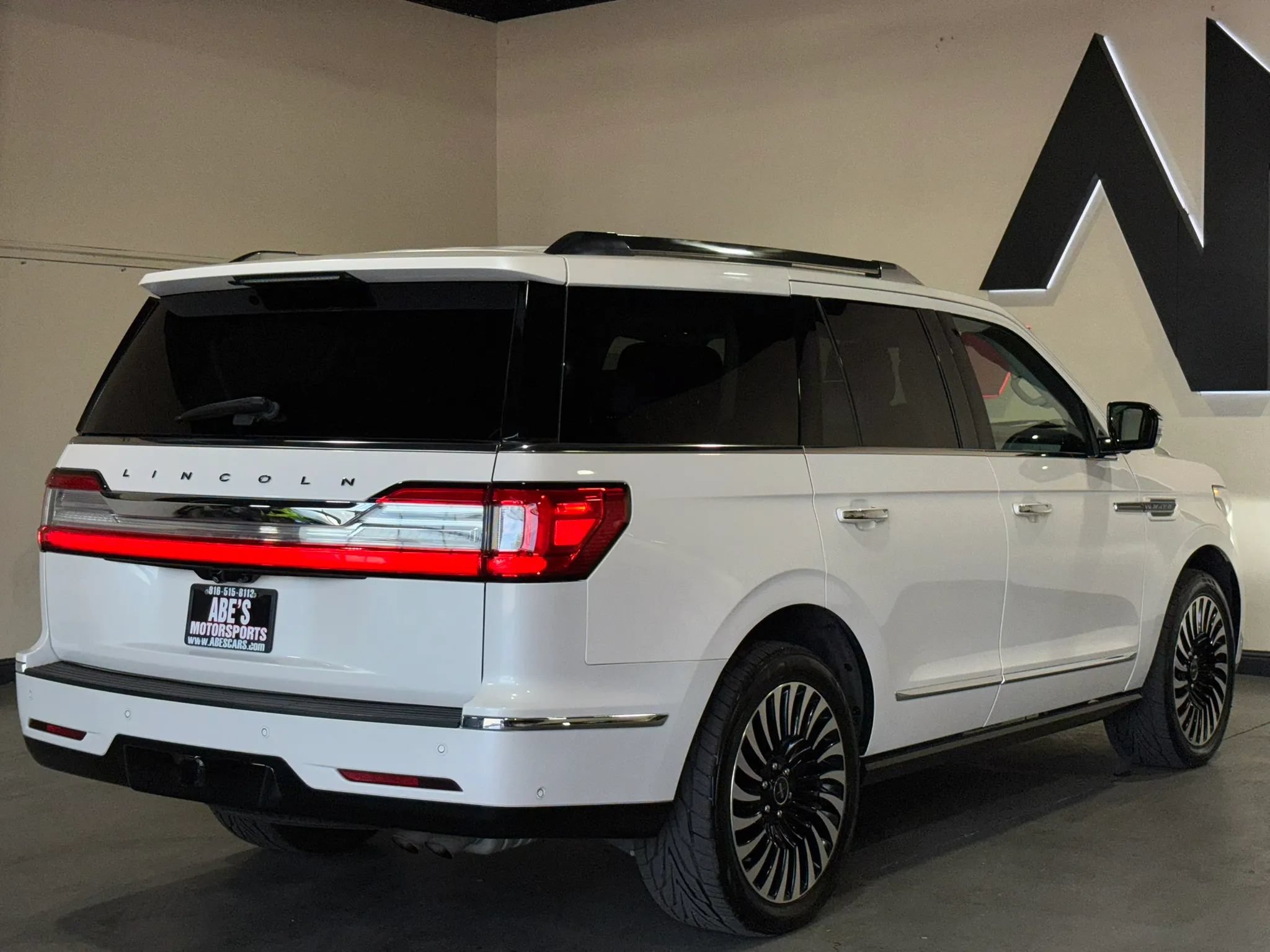 Used 2018 Lincoln Navigator Black Label AWD/4WD image 4