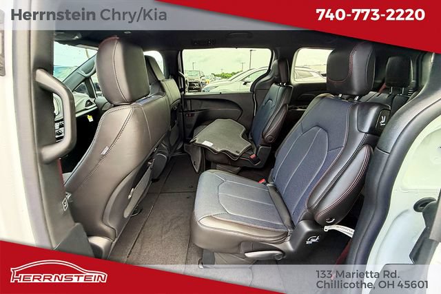 New 2027 Chrysler Pacifica Select FWD image 21