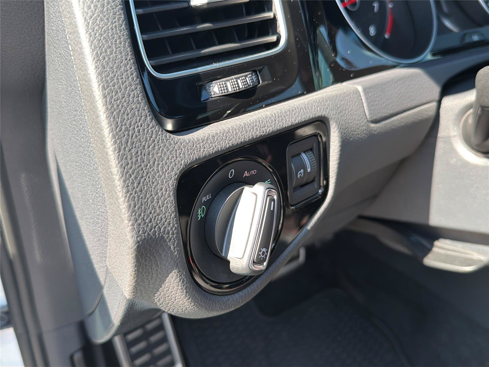 Used 2019 Volkswagen GTI Autobahn FWD image 28