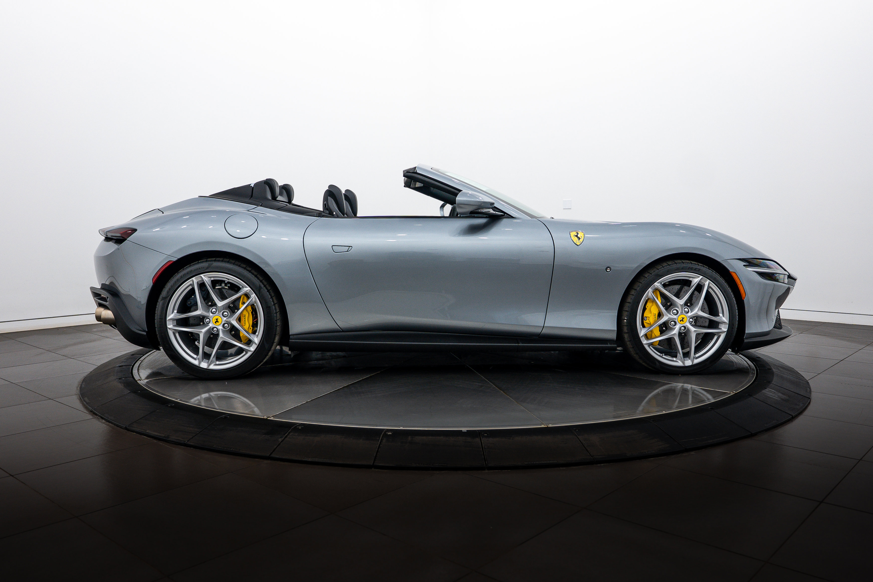 Used 2025 Ferrari Roma Spider image 8
