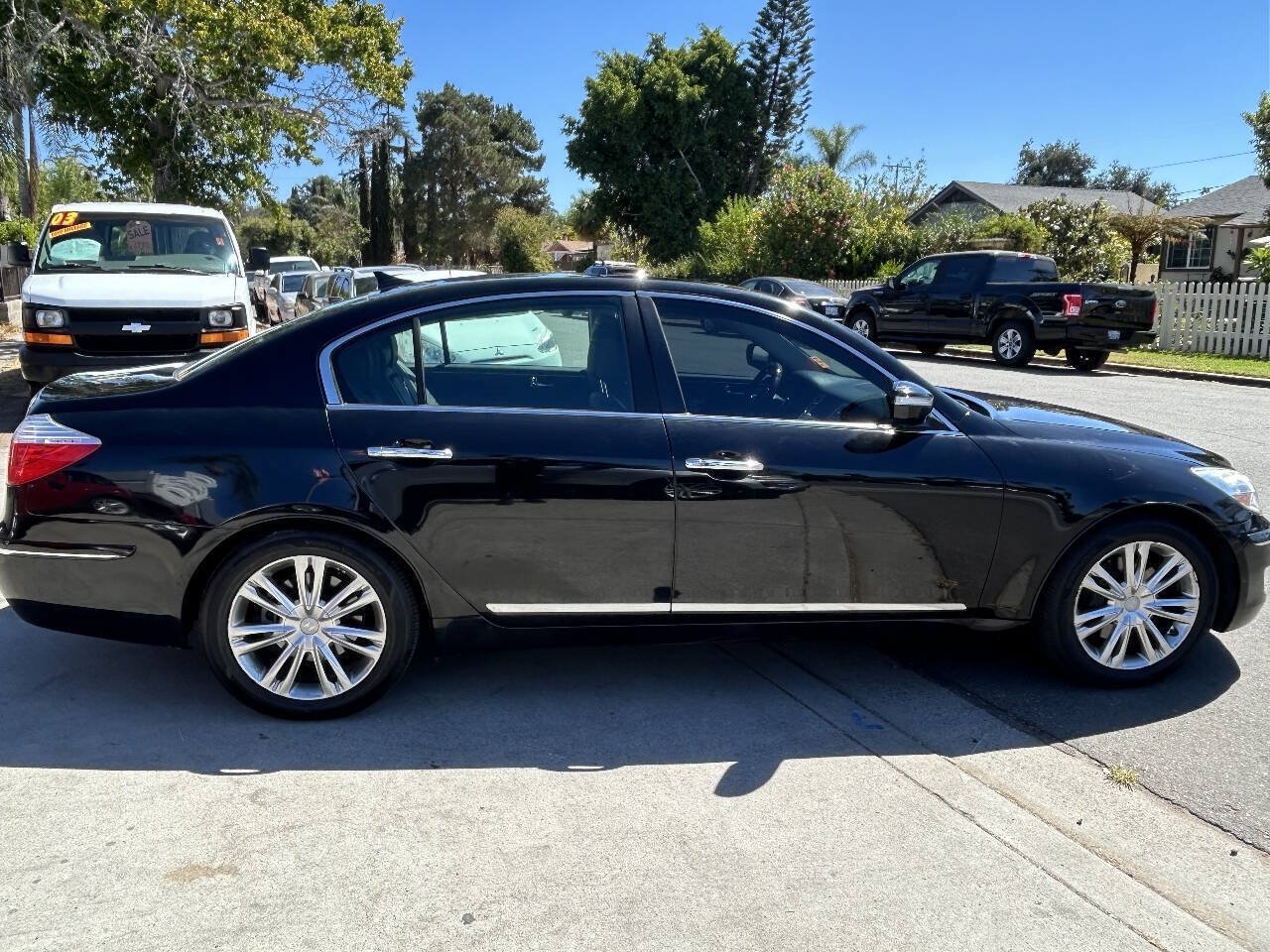 Used 2010 Hyundai Genesis 4.6 w/ Technology Pkg 5 RWD image 9