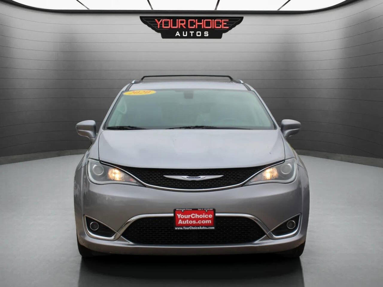 Used 2020 Chrysler Pacifica Touring-L FWD image 8