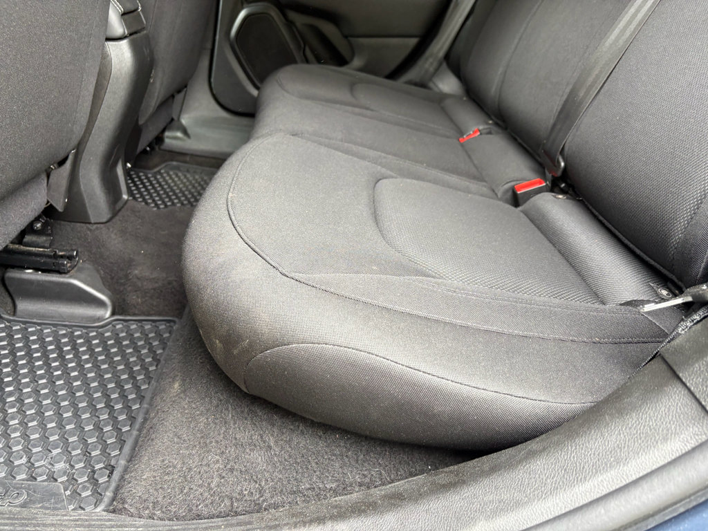 Used 2023 Jeep Renegade Latitude AWD/4WD image 18