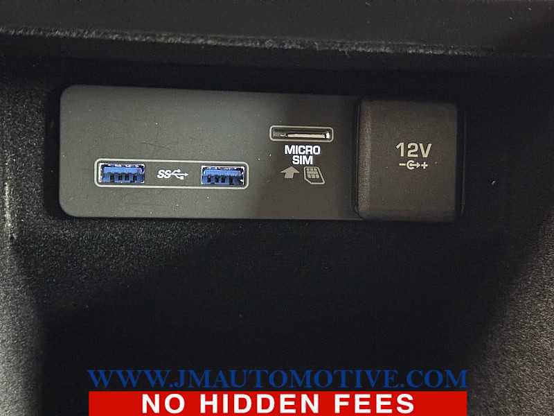 Used 2020 Land Rover Range Rover Evoque SE image 35