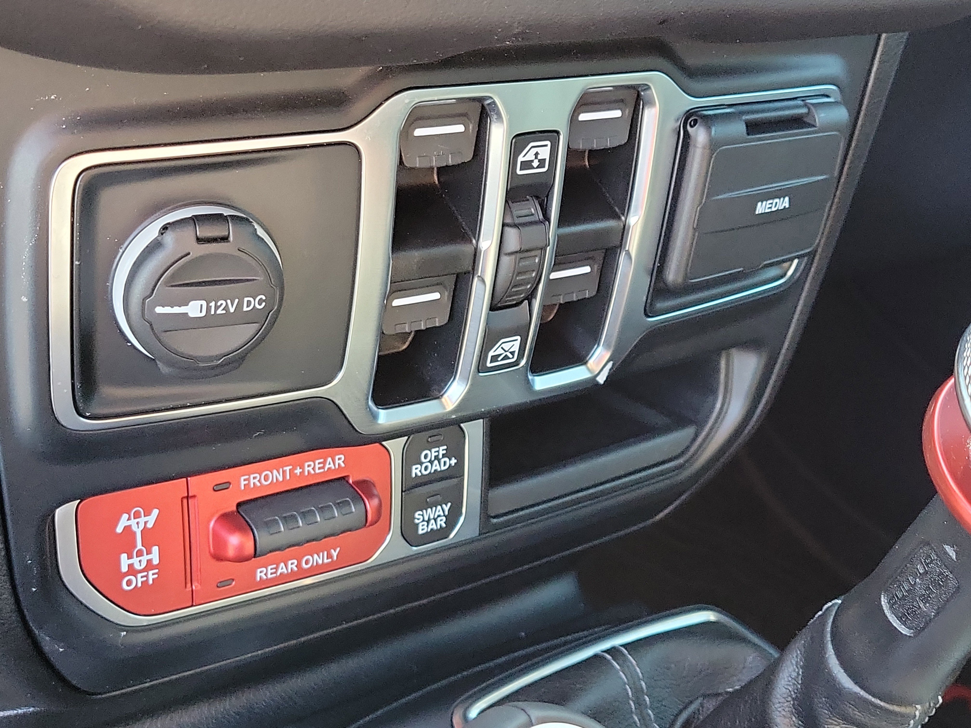 Used 2024 Jeep Wrangler Unlimited Rubicon AWD/4WD image 29