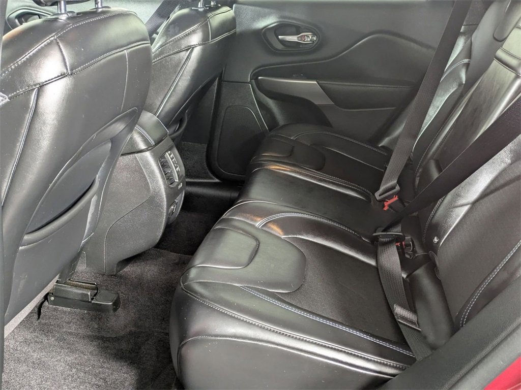 Certified 2019 Jeep Cherokee Latitude Plus w/ Comfort/Convenience Group image 24