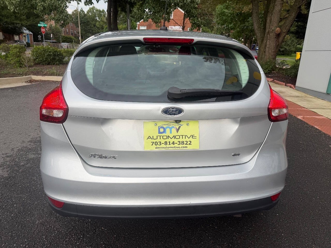 Used 2015 Ford Focus SE w/ SE Cold Weather Package FWD image 5