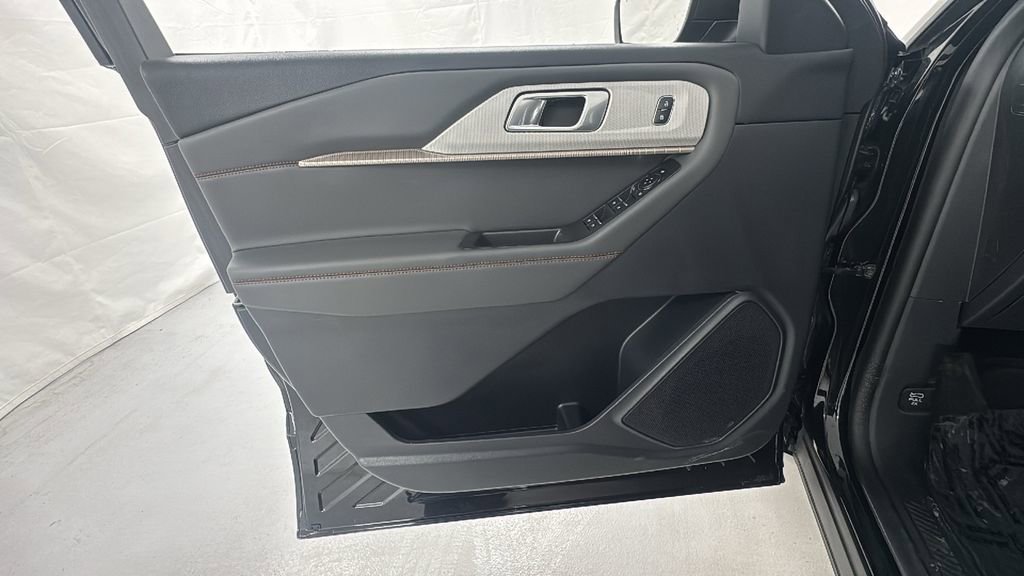Used 2025 Ford Explorer Active image 10