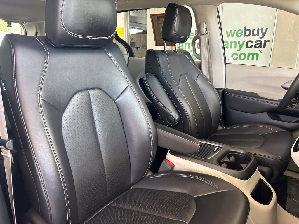 Used 2024 Chrysler Pacifica Touring-L FWD image 22