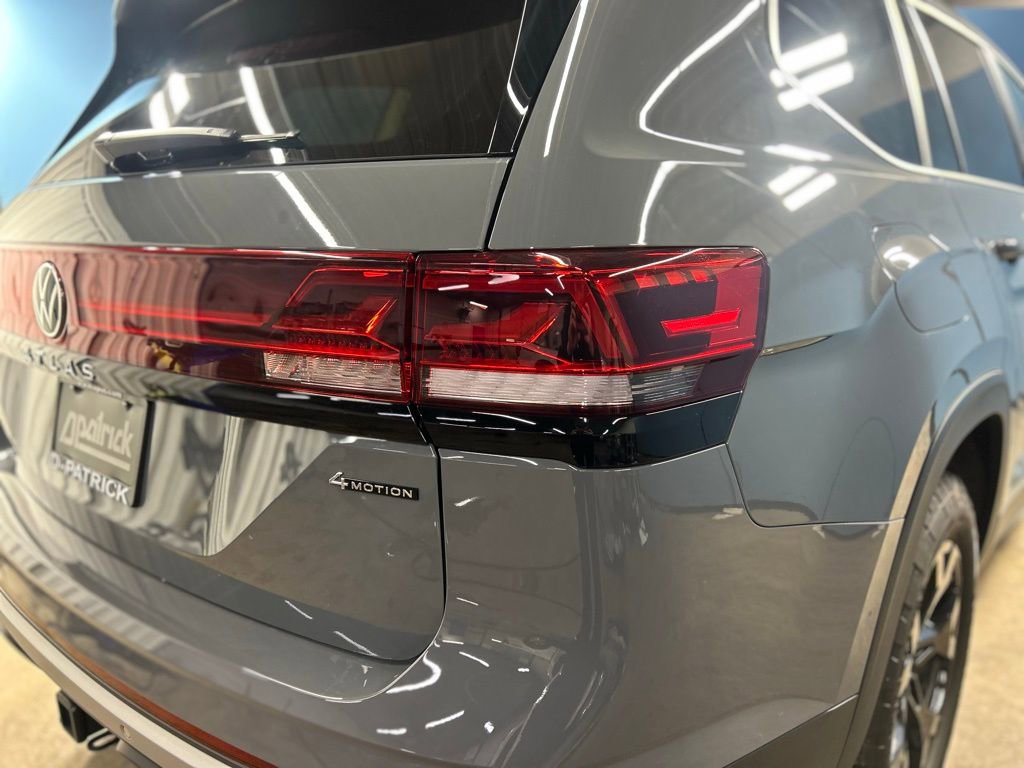 Used 2024 Volkswagen Atlas Peak Edition SE image 12