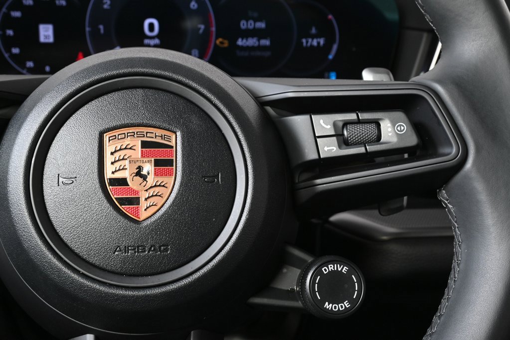 Used 2025 Porsche Cayenne image 11