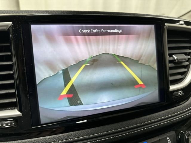 Used 2022 Chrysler Pacifica Touring-L image 12