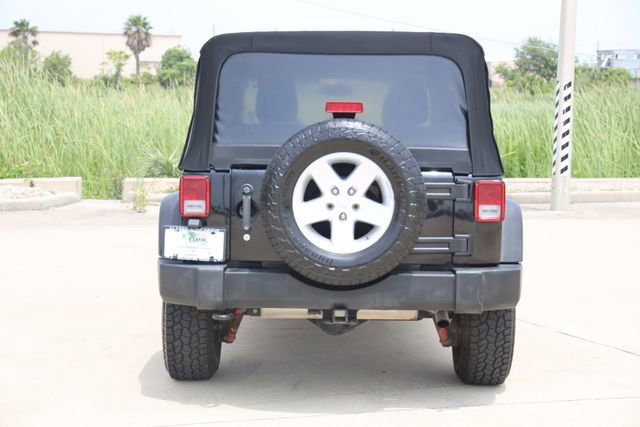 Used 2016 Jeep Wrangler Unlimited Rubicon w/ Connectivity Group AWD/4WD image 7
