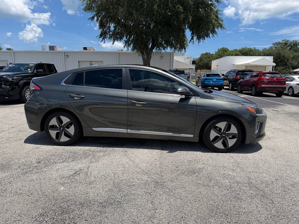 Used 2022 Hyundai Ioniq SEL FWD image 9