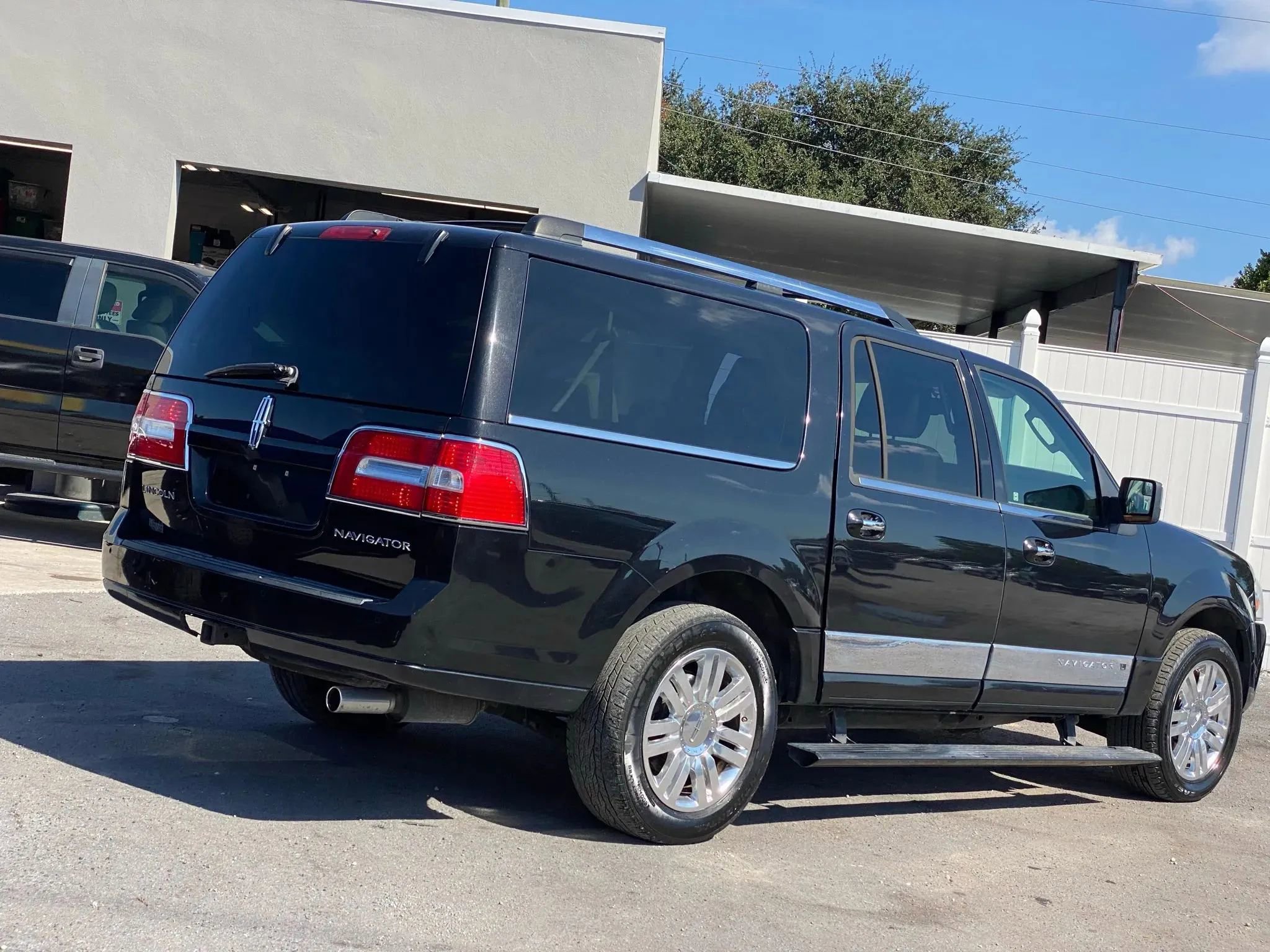 Used 2013 Lincoln Navigator L 2WD w/ HD Trailer Tow Pkg image 4