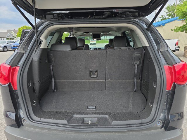 Used 2011 Chevrolet Traverse LT w/ LPO, 'HIT The Road' Package FWD image 32