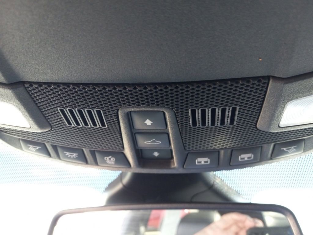 Used 2021 Ford Edge ST-Line w/ Cold Weather Package image 39