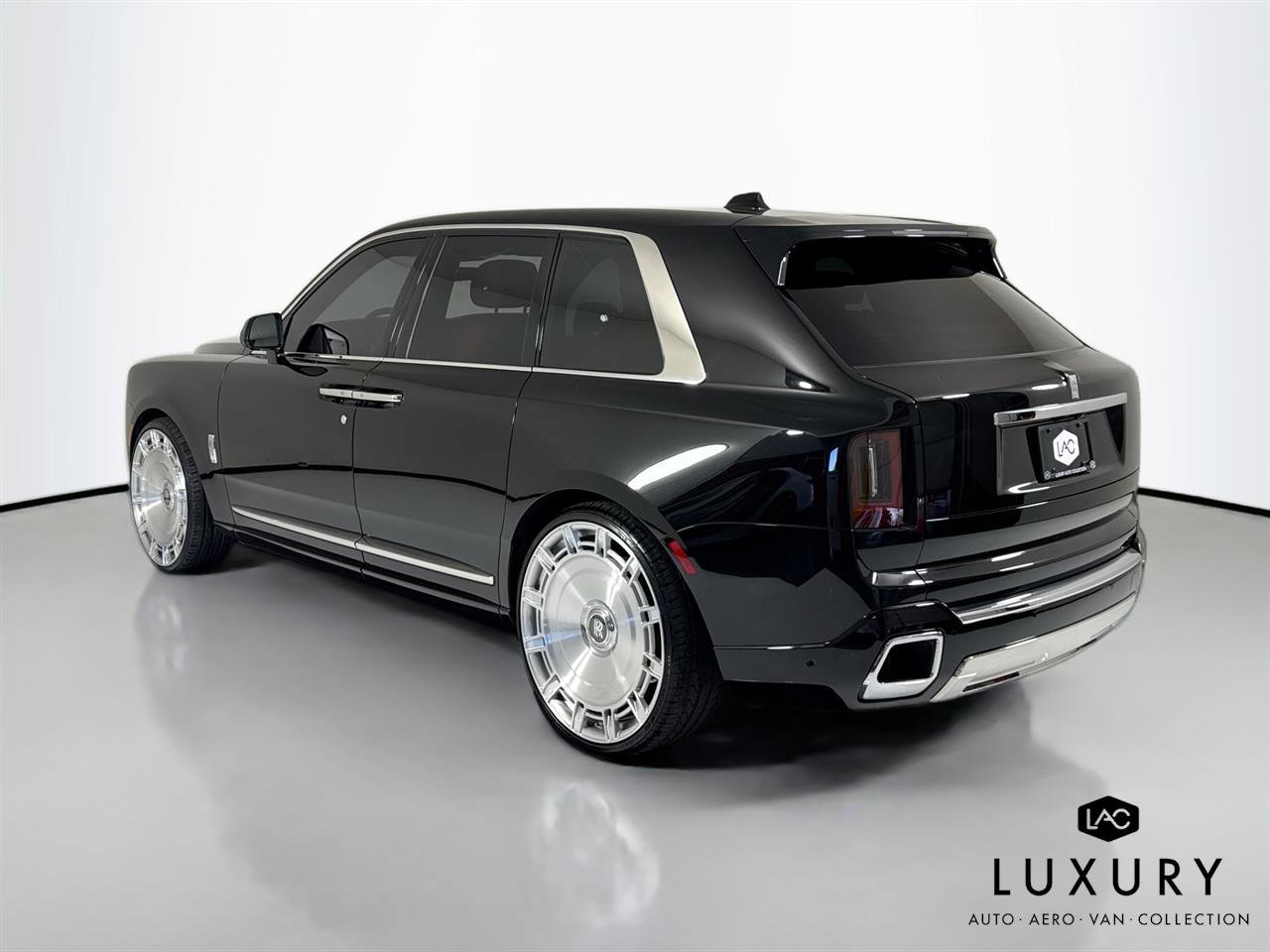 Used 2025 Rolls-Royce Cullinan image 9