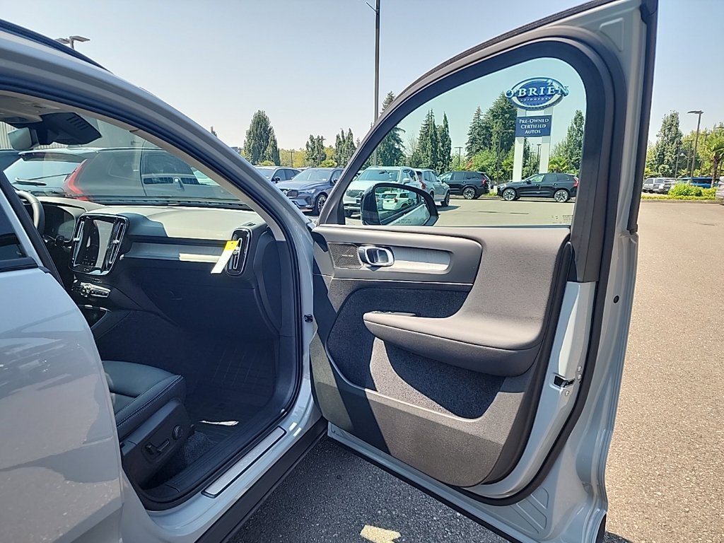 New 2026 Volvo XC40 B5 Ultra w/ Protection Package Premier AWD/4WD image 19