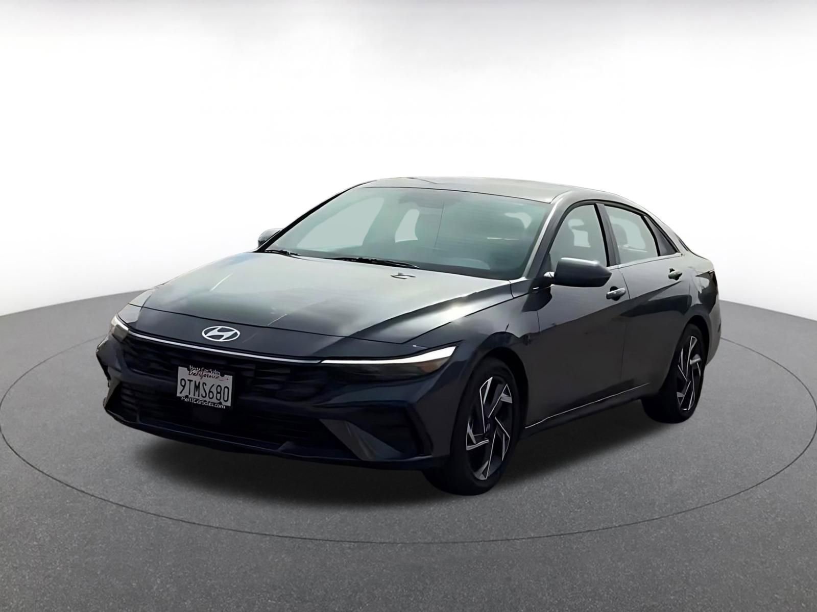 Used 2025 Hyundai Elantra Limited FWD image 7