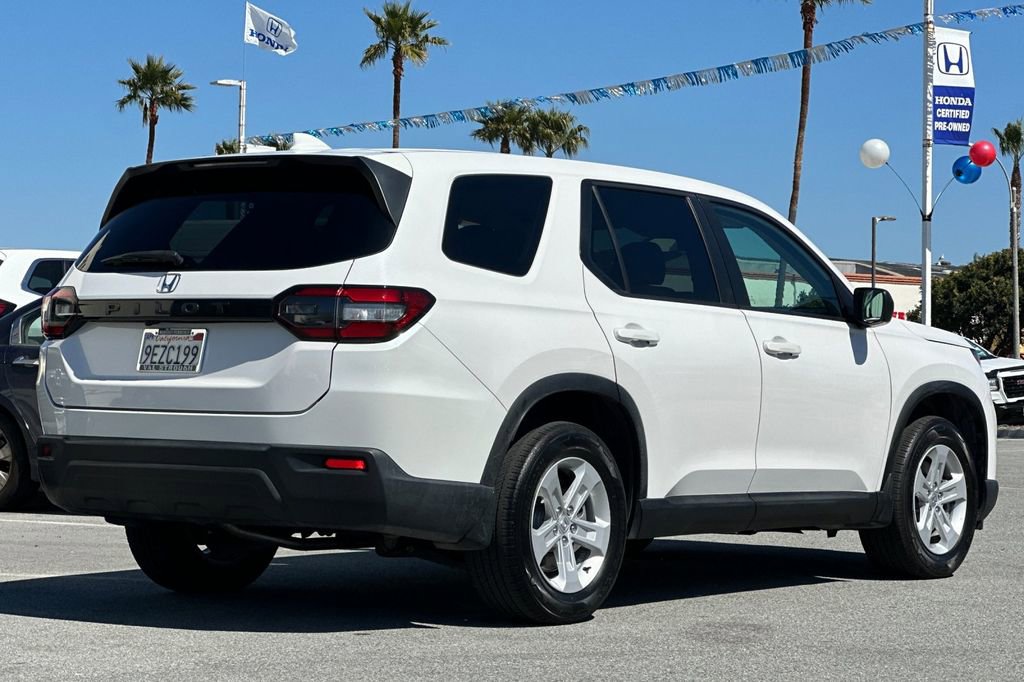 Used 2023 Honda Pilot LX image 3