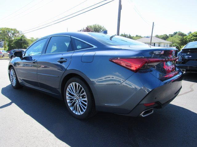 Used 2022 Toyota Avalon Limited image 6