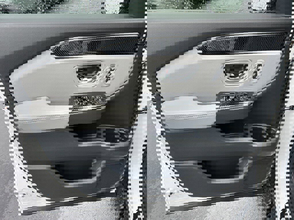 Used 2025 Honda Pilot Touring image 3