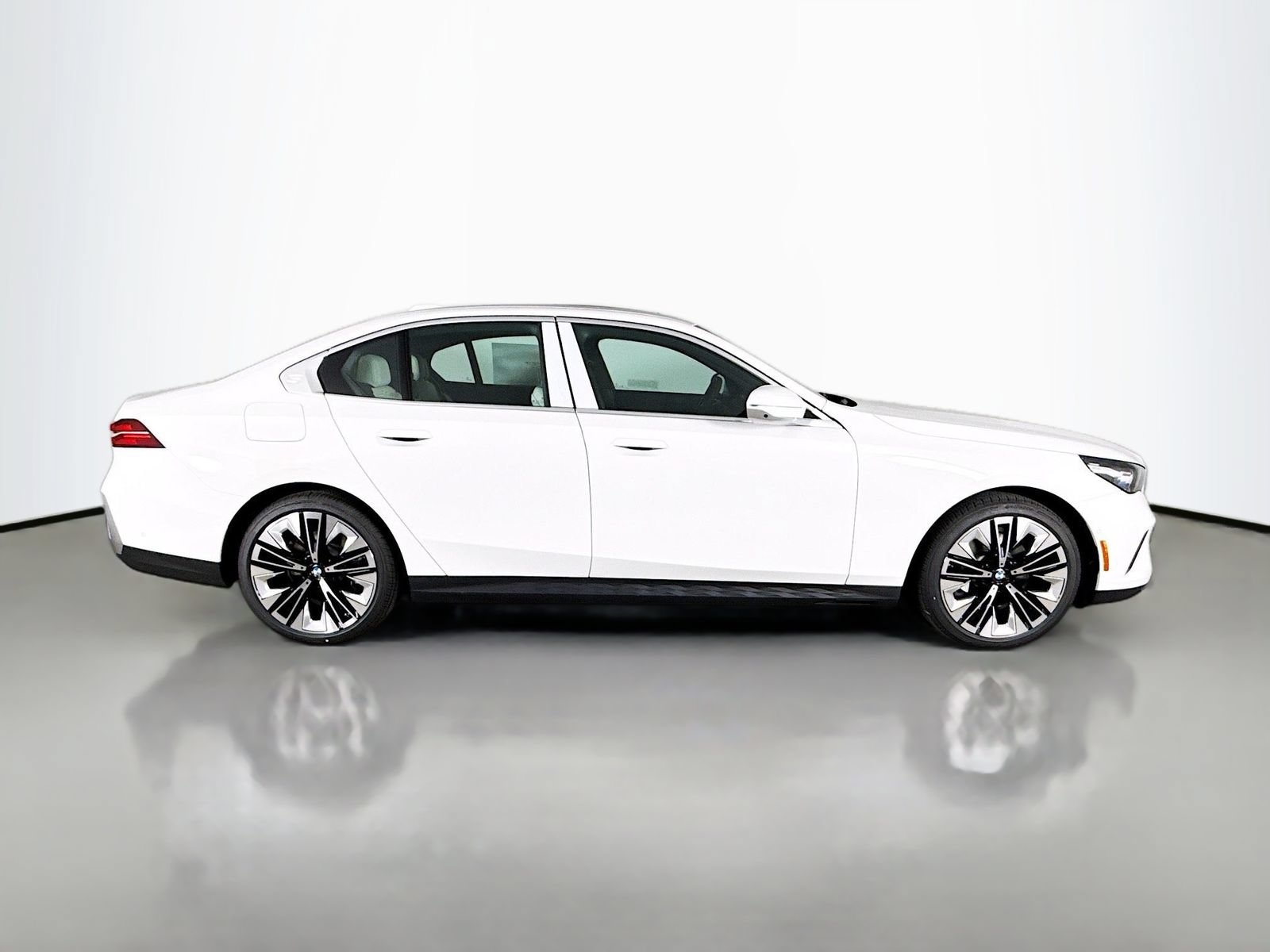 Used 2026 BMW 530i RWD image 8