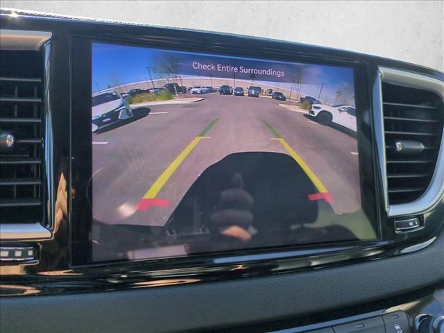Used 2023 Chrysler Pacifica Touring-L FWD image 13