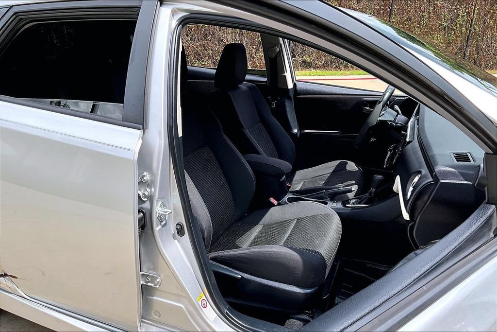 Used 2017 Toyota Corolla iM FWD image 4