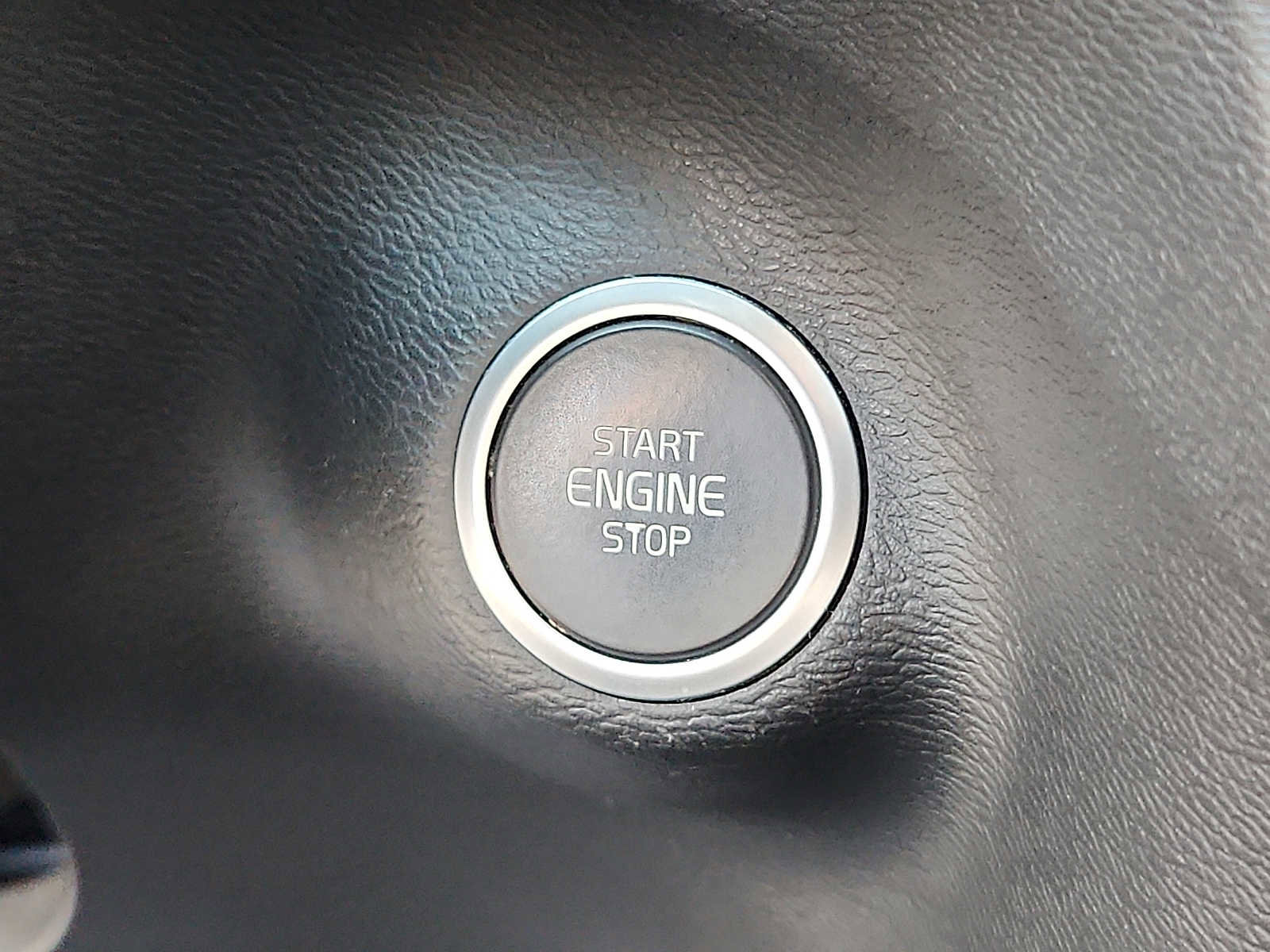 Used 2020 Volvo XC40 T5 R-Design w/ Protection Package Premier image 22