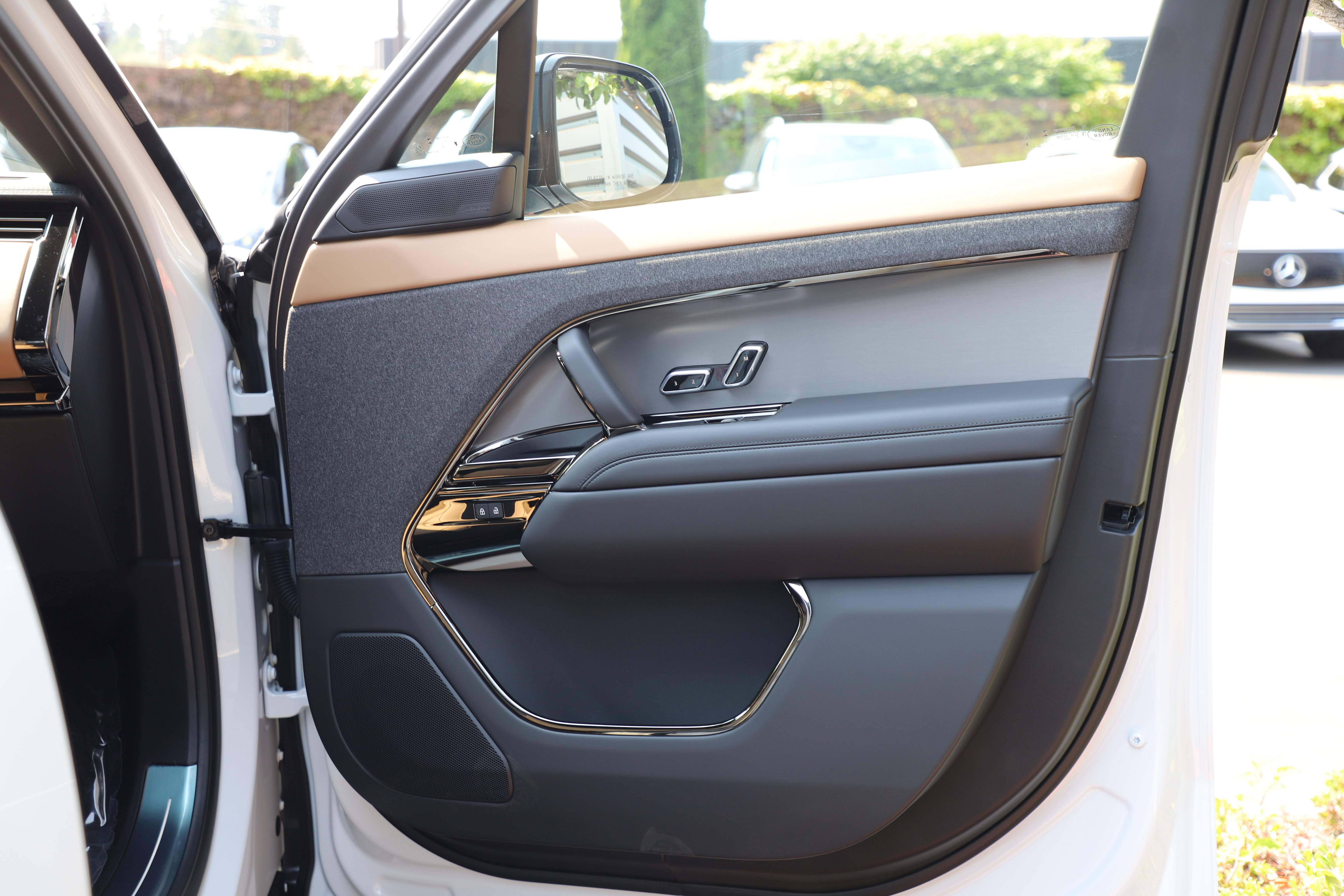 New 2026 Land Rover Range Rover Sport Dynamic SE AWD/4WD image 9