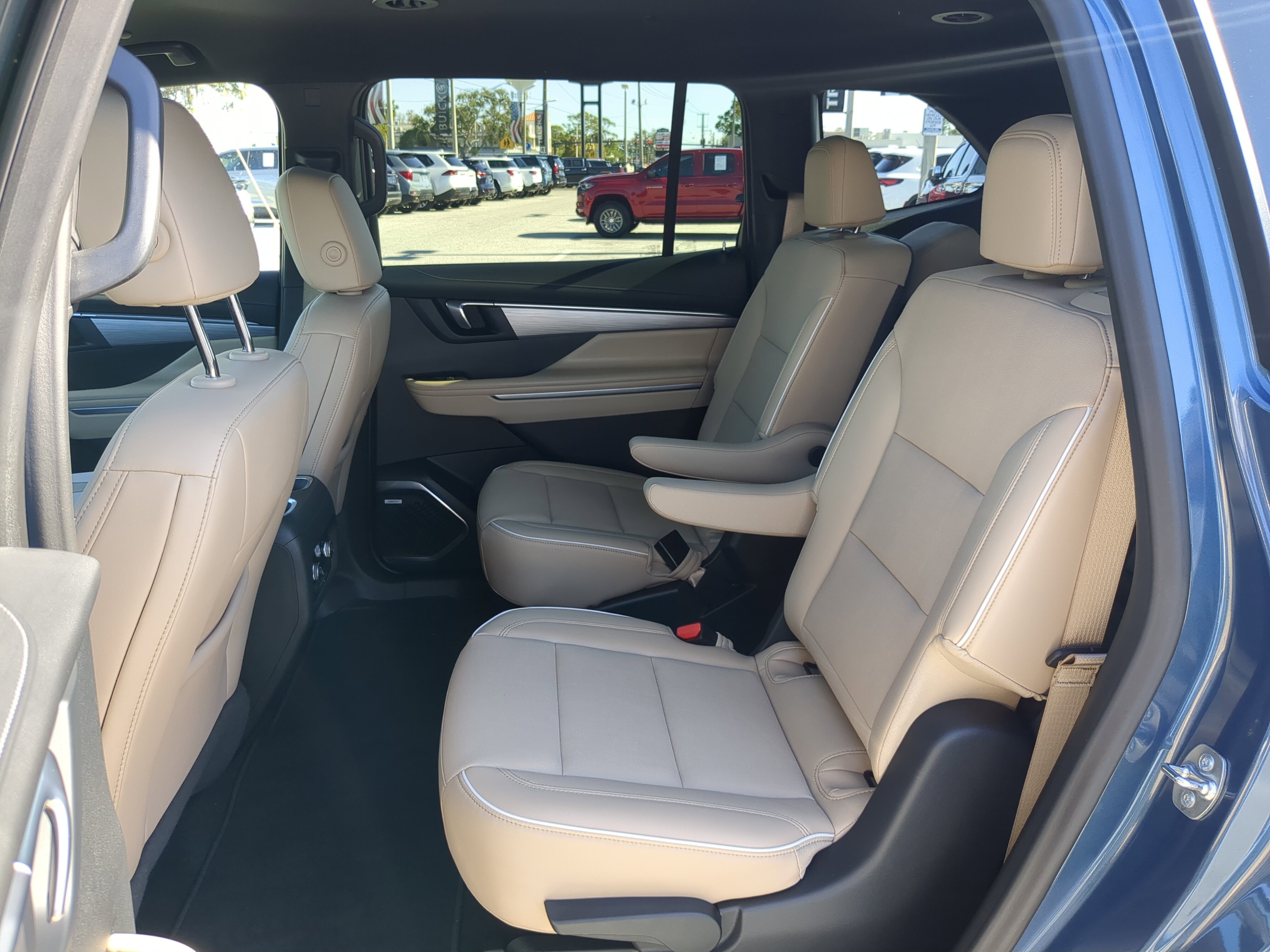 Used 2025 Buick Enclave Preferred image 17