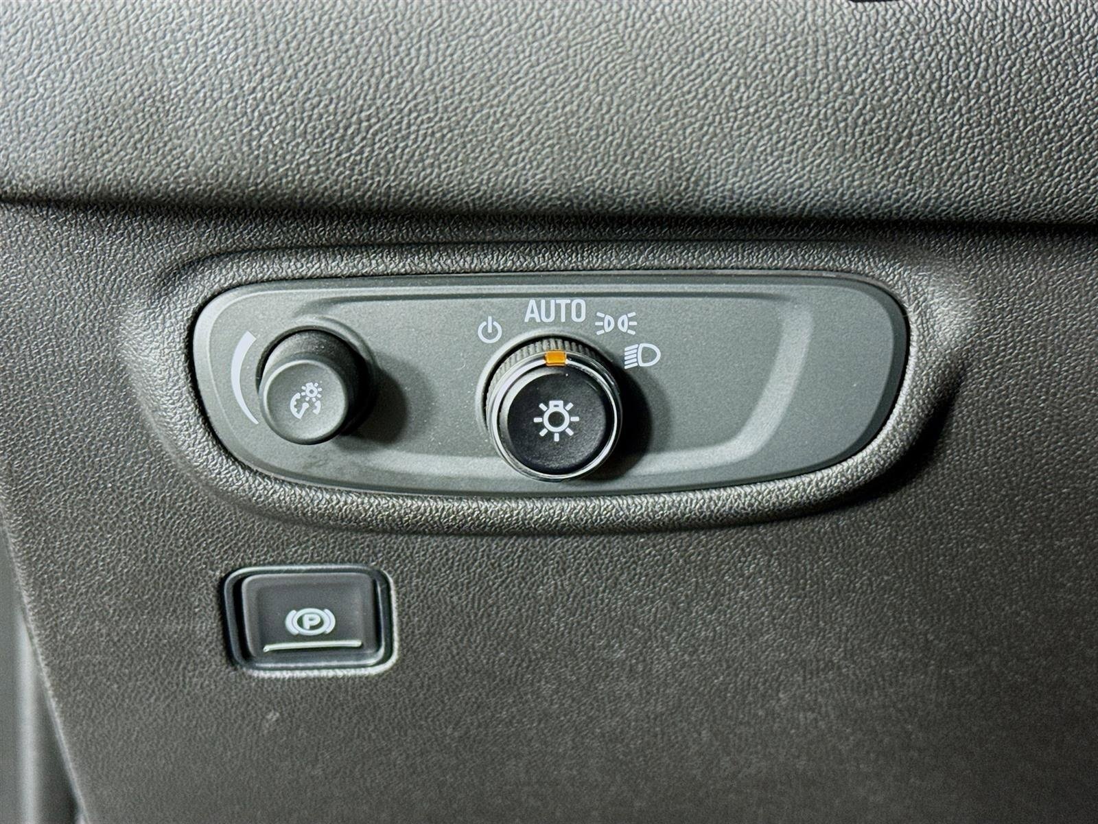 Certified 2023 GMC Terrain SLE w/ Driver Convenience Package image 10