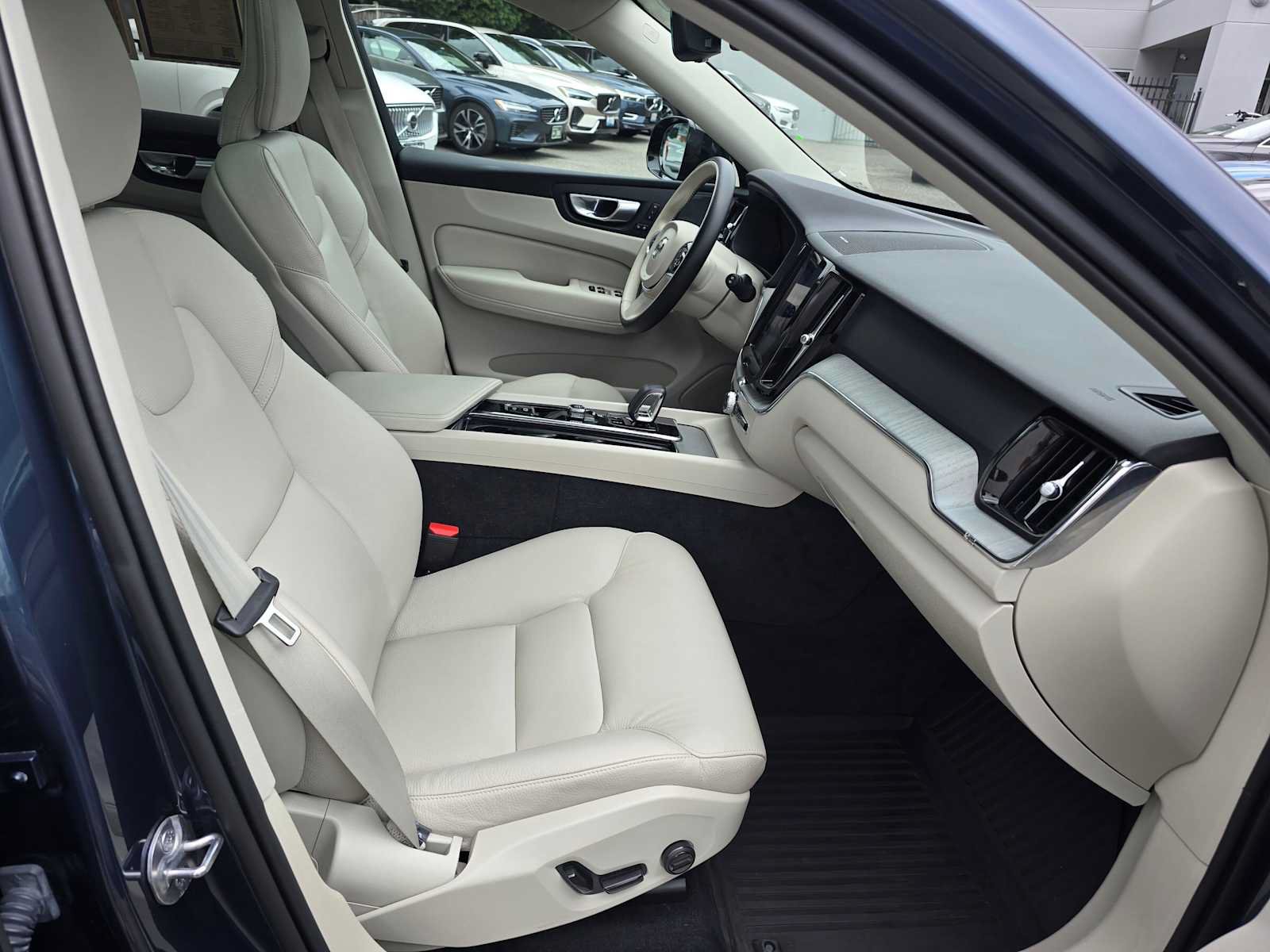 Certified 2024 Volvo XC60 T8 Plus w/ Protection Package Premier AWD/4WD image 11