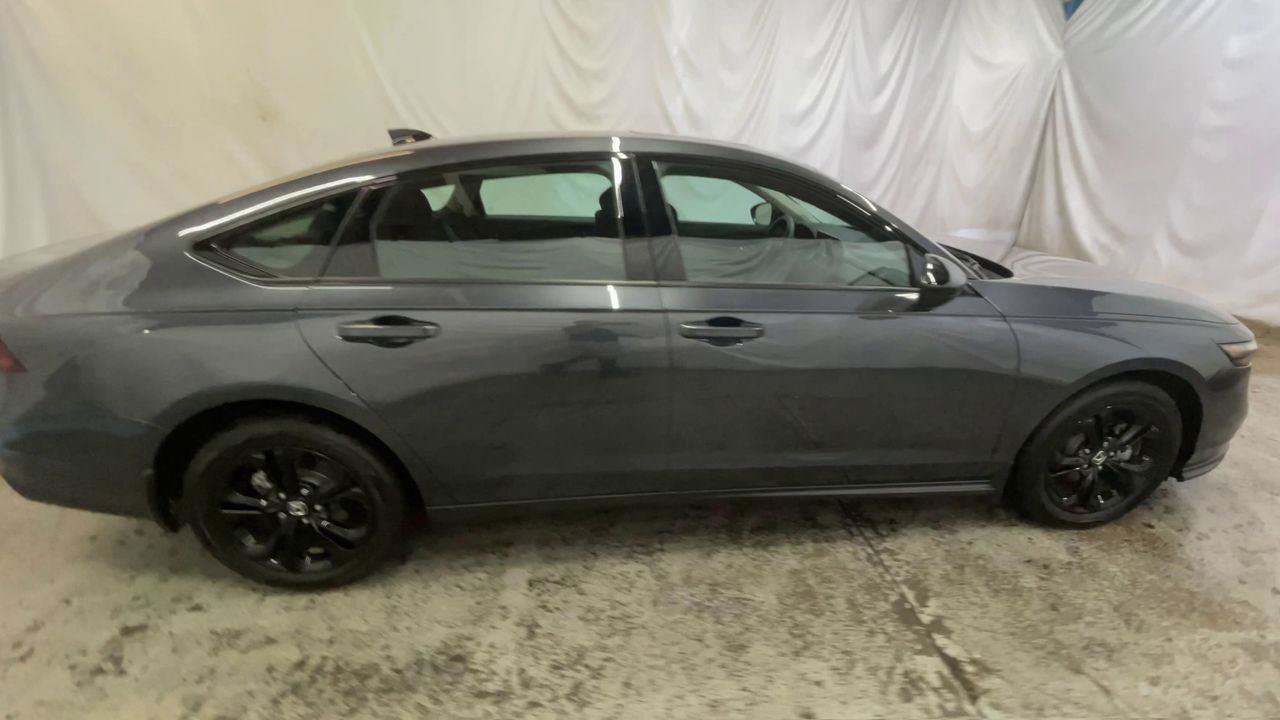 Certified 2025 Honda Accord SE image 9