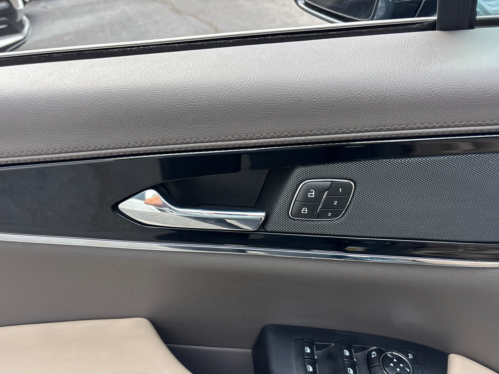 Certified 2023 Lincoln Nautilus AWD w/ Premium Package image 12