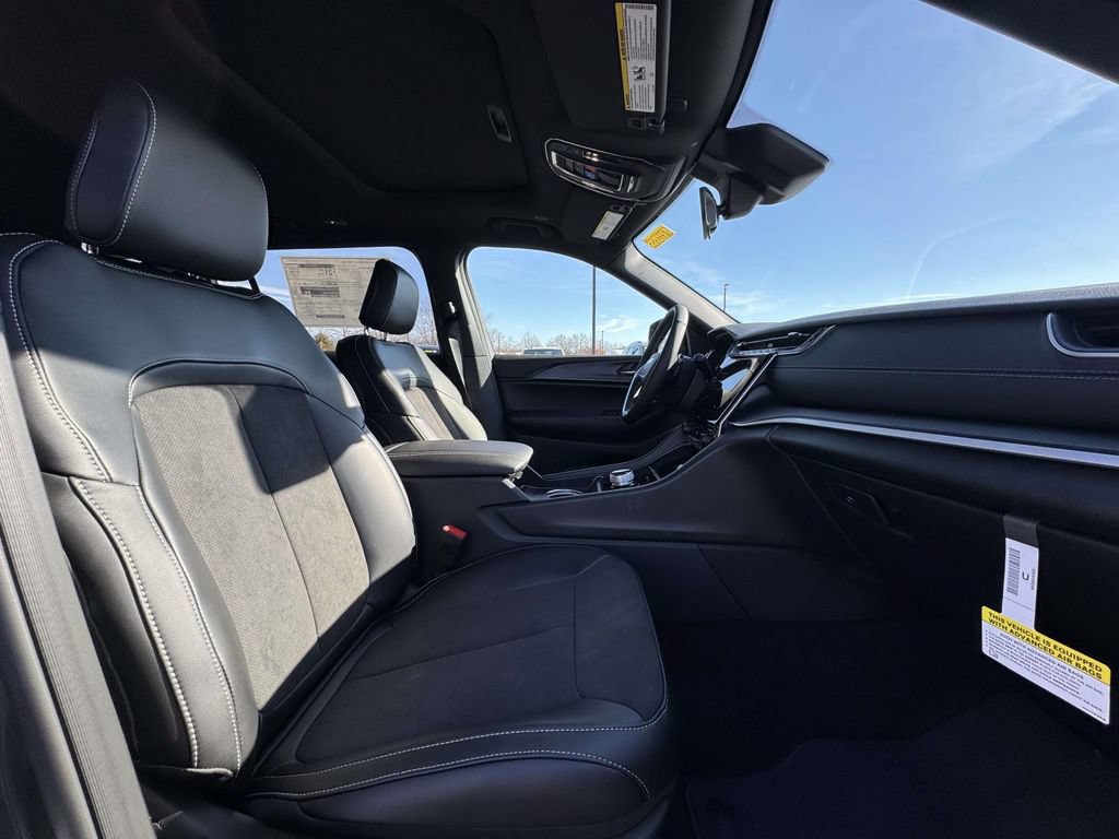 New 2025 Jeep Grand Cherokee L Altitude AWD/4WD image 16