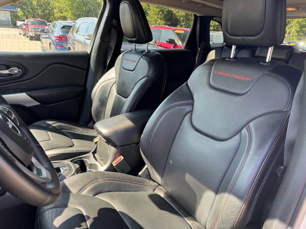 Used 2017 Jeep Cherokee Trailhawk AWD/4WD image 21