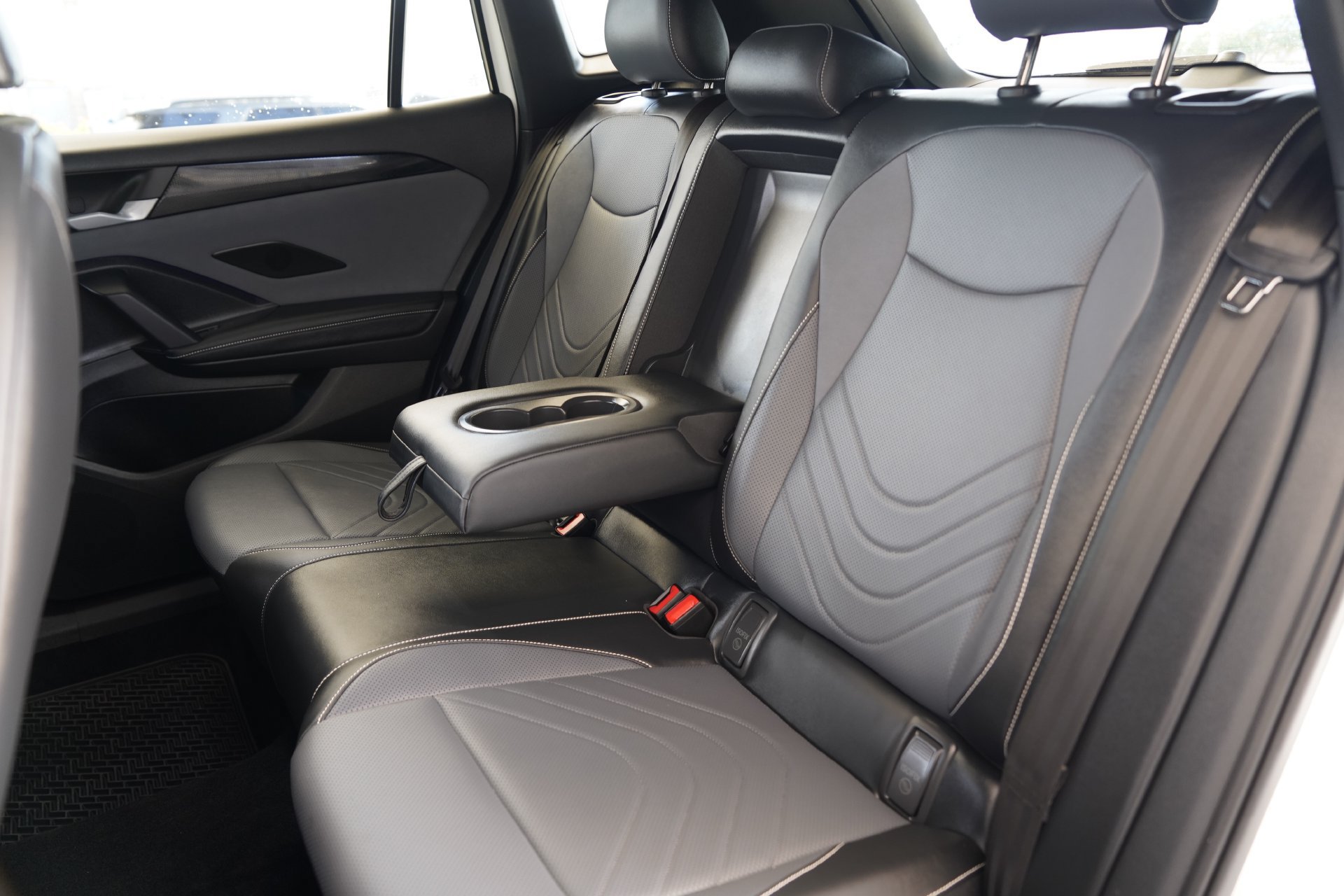 Certified 2026 Volkswagen Tiguan SE R-Line FWD image 30