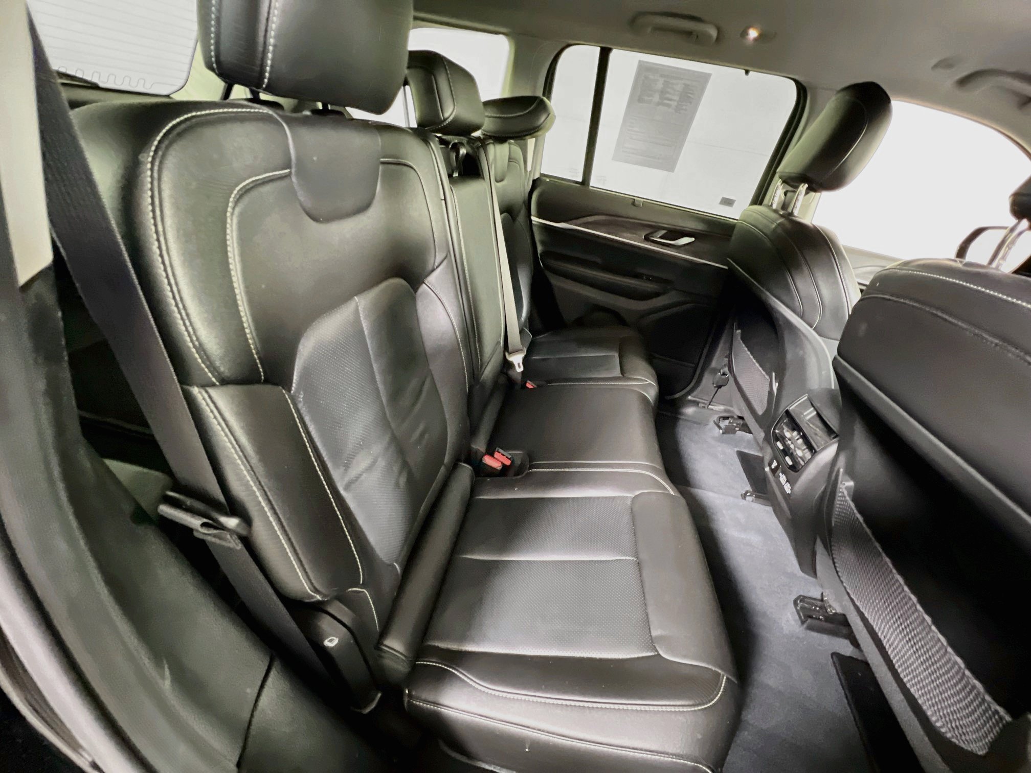 Used 2023 Jeep Grand Cherokee Limited w/ Luxury Tech Group II AWD/4WD image 26