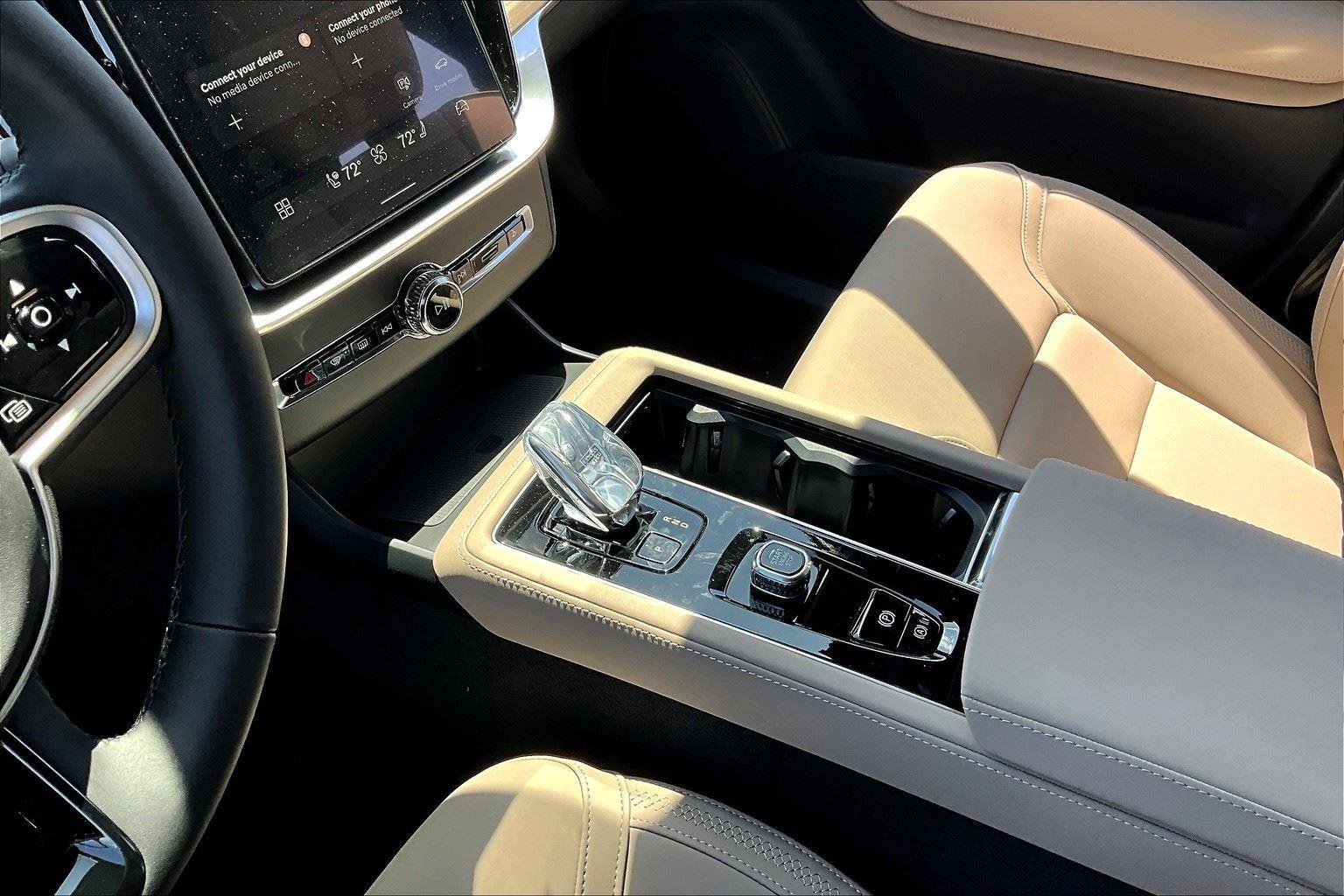 New 2026 Volvo XC90 B6 Plus w/ Protection Package Premier image 12