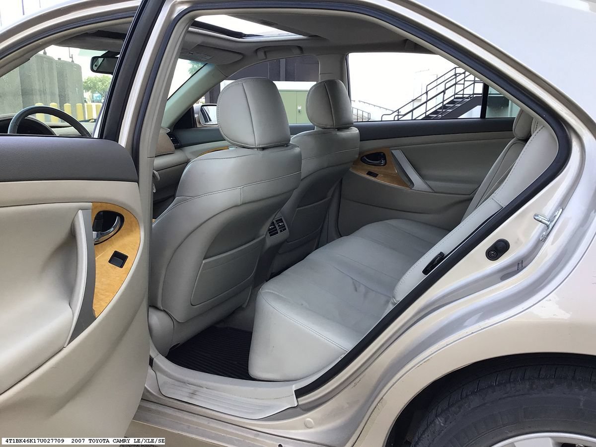 Used 2007 Toyota Camry XLE FWD image 12
