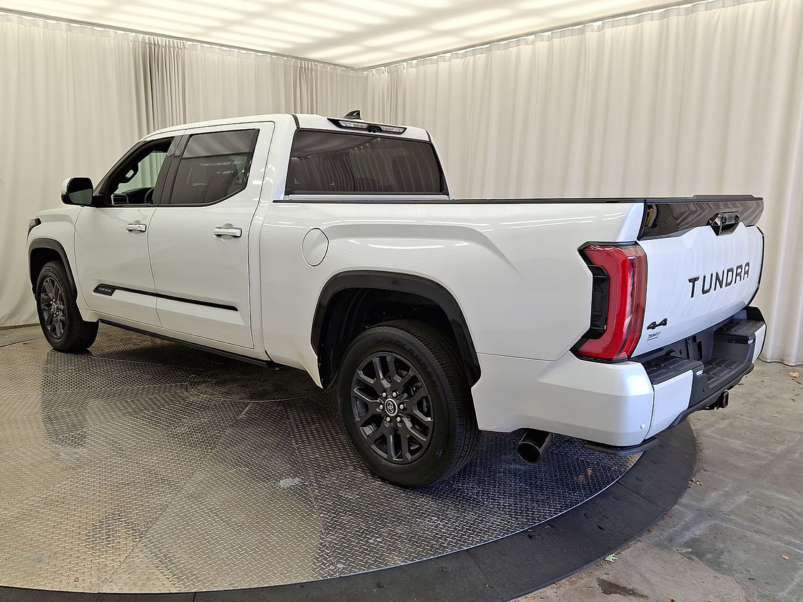 Used 2022 Toyota Tundra Platinum w/ Advanced Package AWD/4WD image 26
