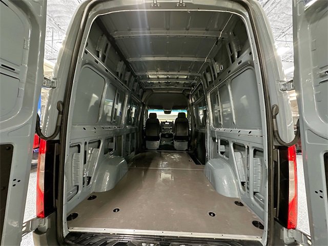 Used 2022 Mercedes-Benz Sprinter 144 Cargo image 4